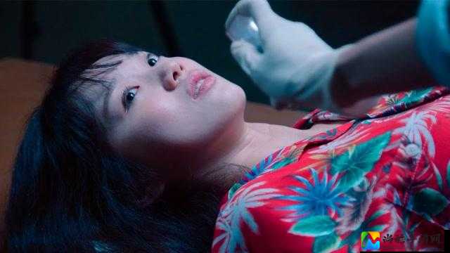 女警被迷晕扒鞋脱袜挠脚心事件引热议：社会对女性职业认知的误区与重塑