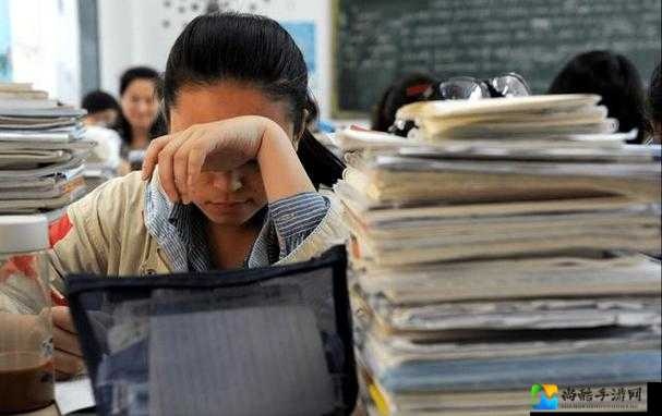 老师用力⋯别停⋯受不了了！那些课堂上令人心颤的教育瞬间