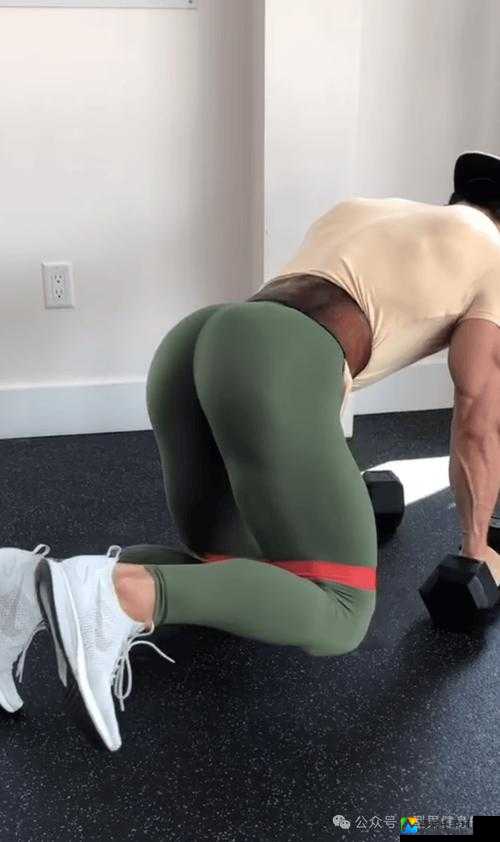 撅屁股边挨脔边挨打h男男：现象背后的深层需求与社会影响