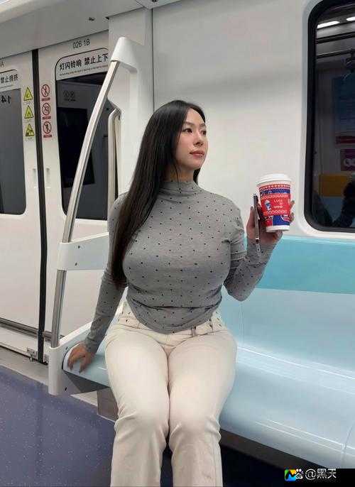 ✿爆乳女神✿极品白皙：她的努力如何定义新时代女性力量