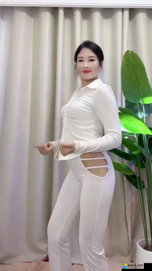 91熟女九色广场舞点燃中年女性自由力量